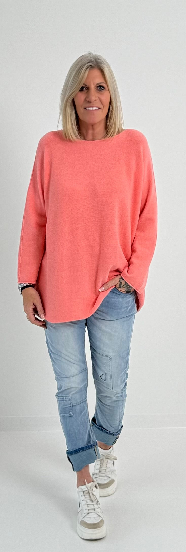 Fine knit sweater with round neck model "Jess" - coral