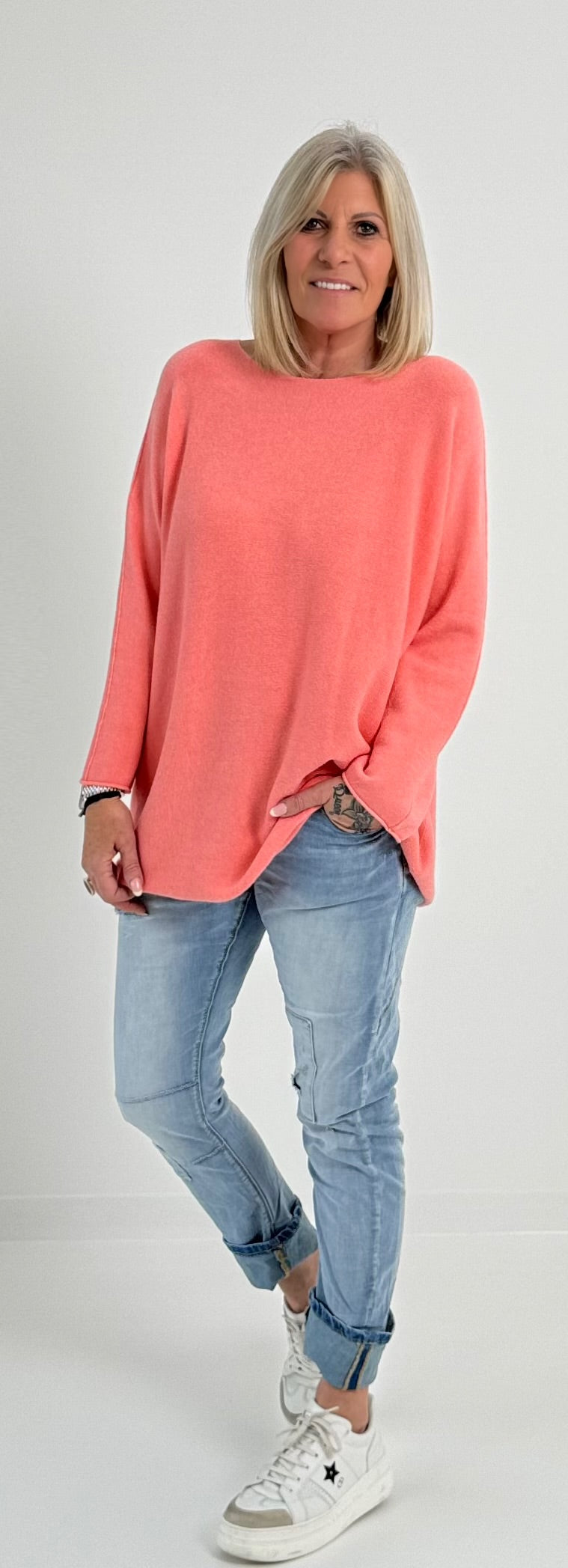 Fine knit sweater with round neck model "Jess" - coral