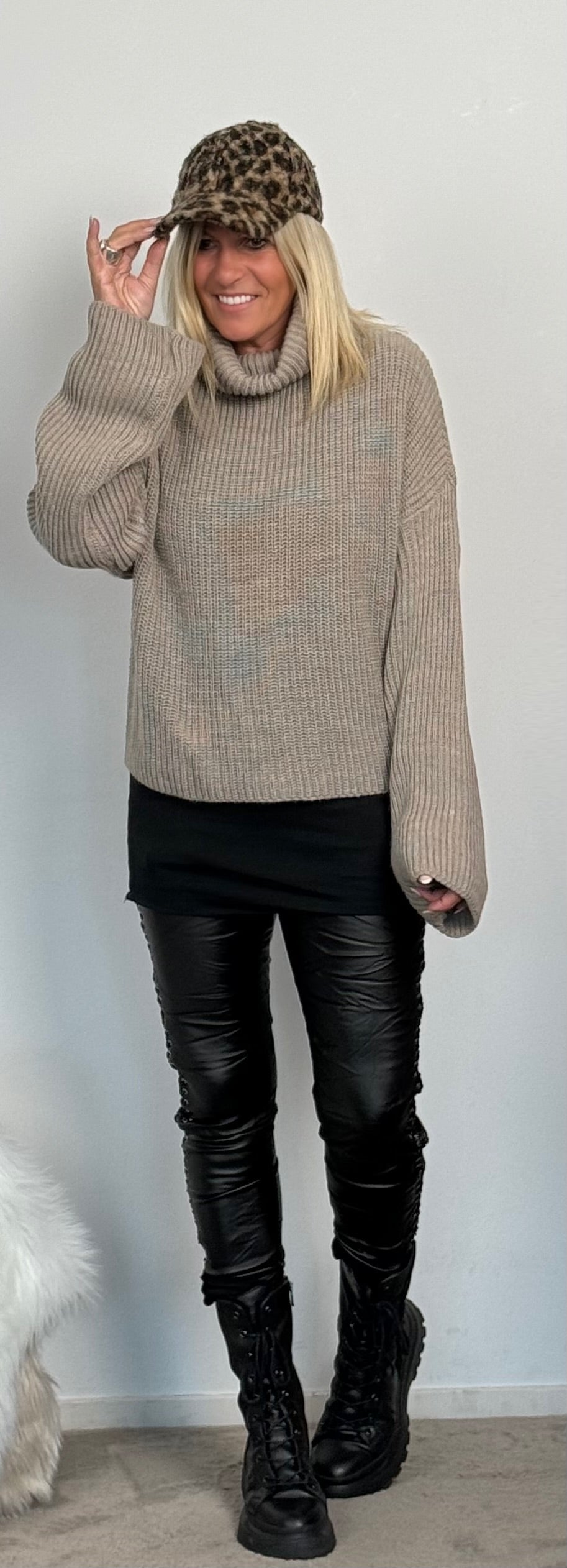 Boxy chunky knit sweater with turtleneck "Ivory" - taupe