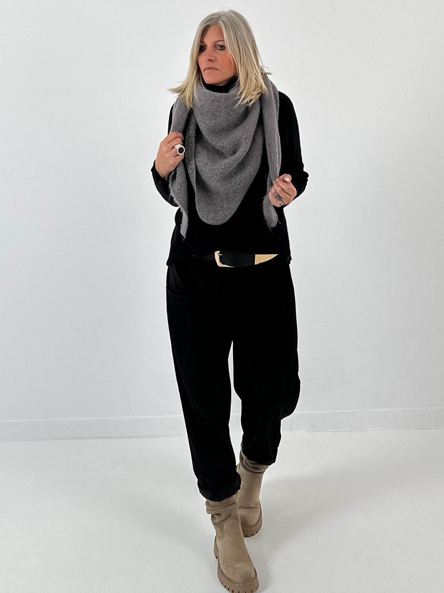 Driehoekige sjaal model "Fluffory" - grijs