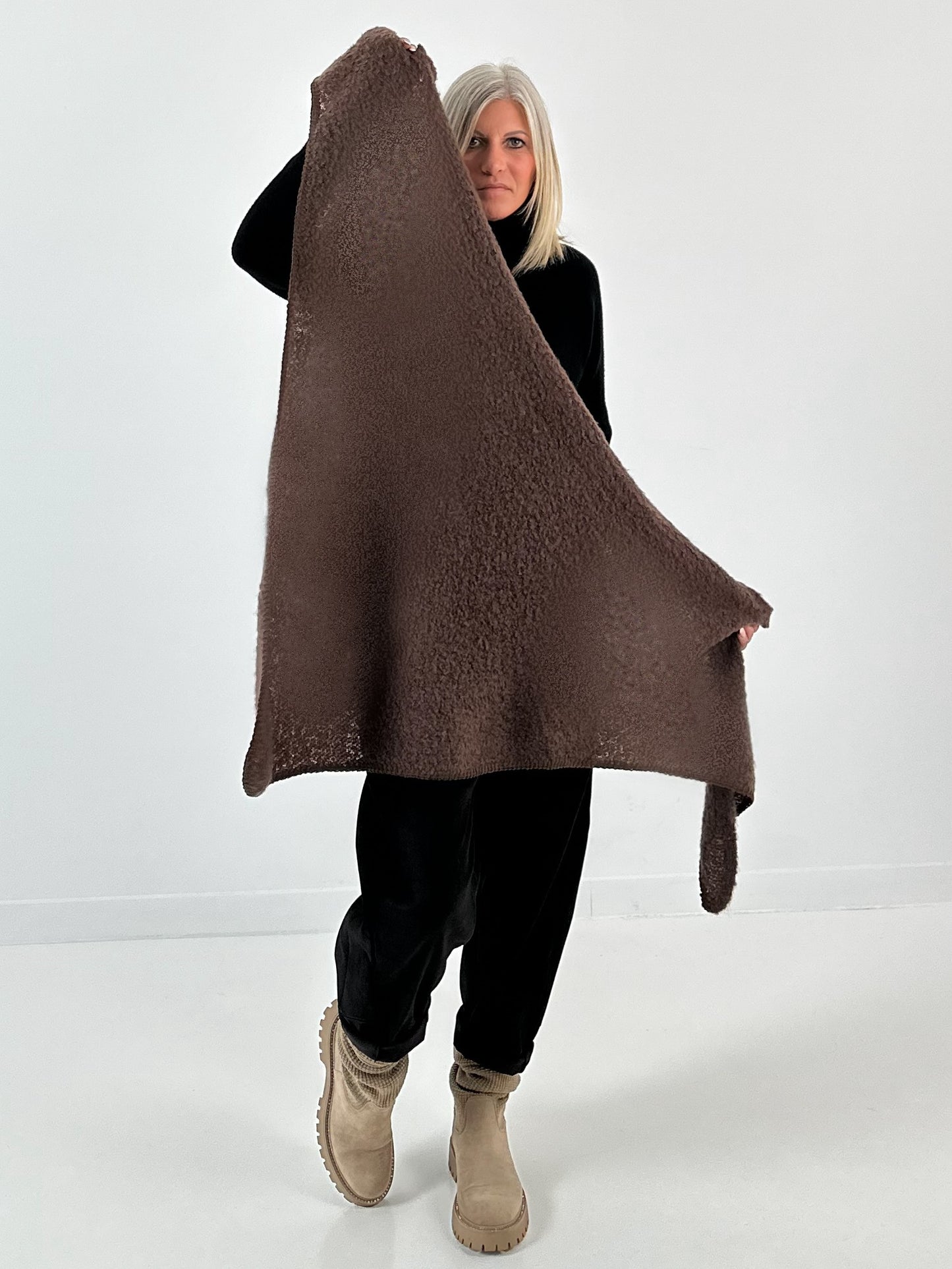 Second choice triangular scarf, model "Fluffory" - chocolate