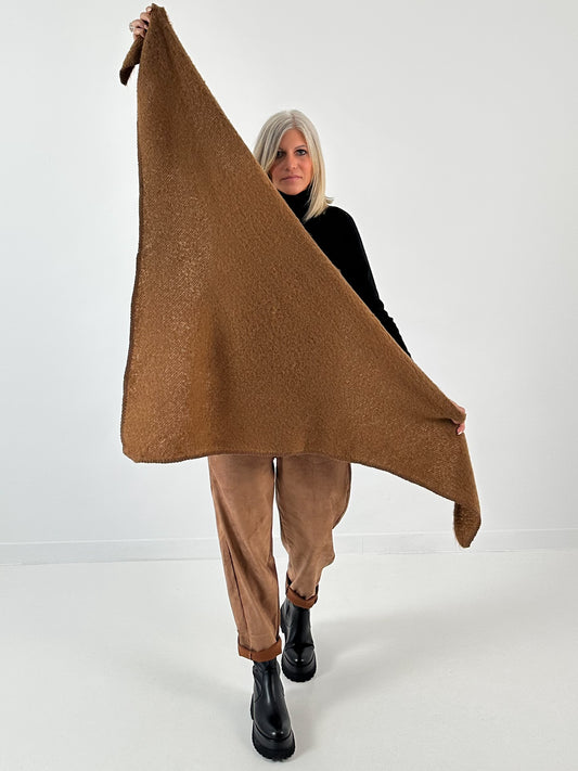 Driehoekige sjaal model "Fluffory" - bruin