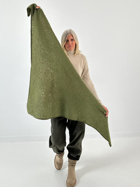 Driehoekige sjaal model "Fluffory" - olijfgroen
