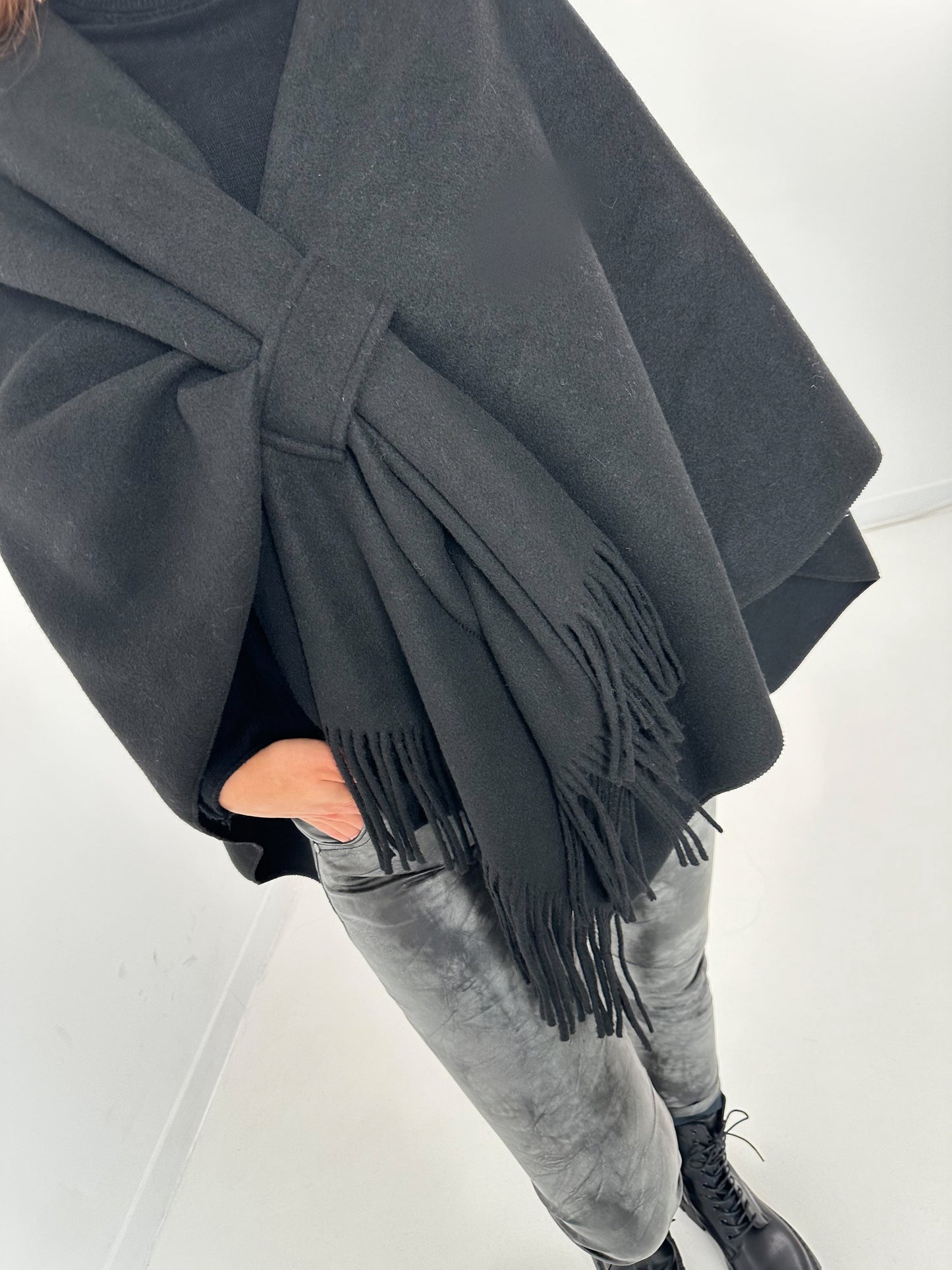 Poncho/Throw model "The Poncho" - black