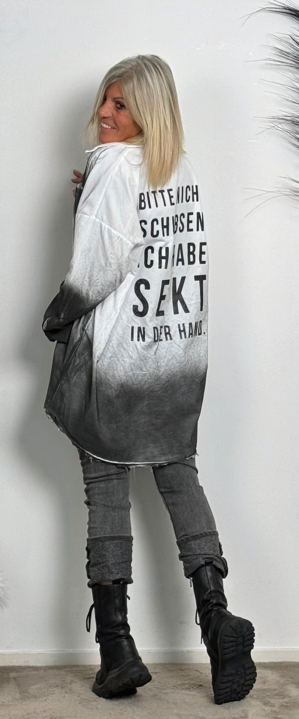 Oversized Bluse "BITTE NICHT SCHUBSEN. ICH HABE SEKT IN DER HAND" - weiss