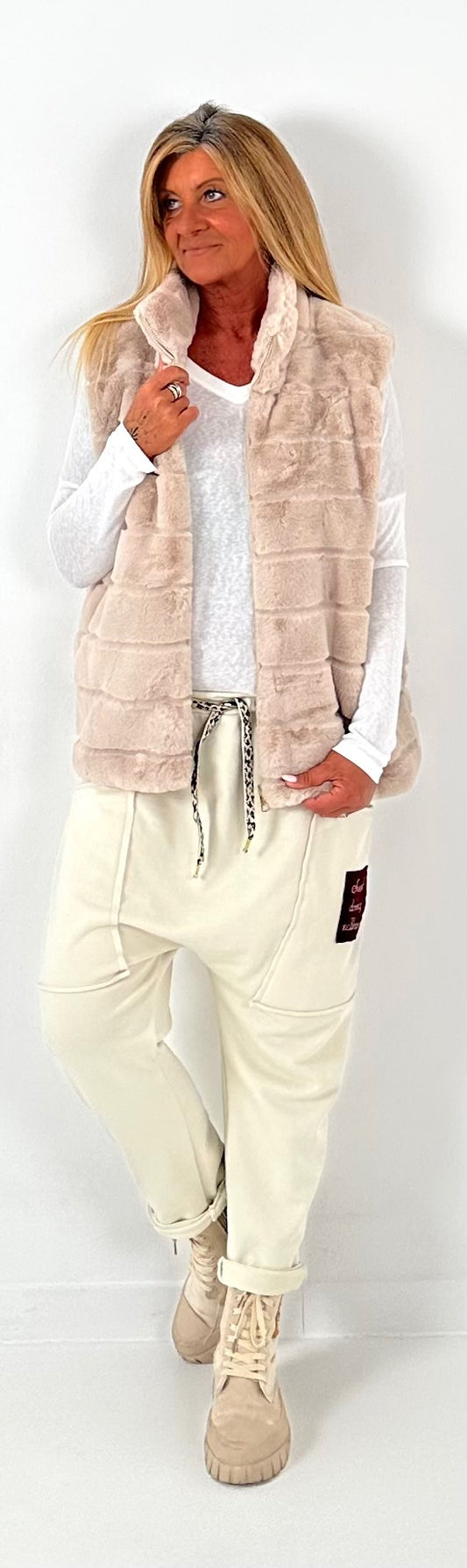 Faux fur vest model "Fluffy Affair" - beige