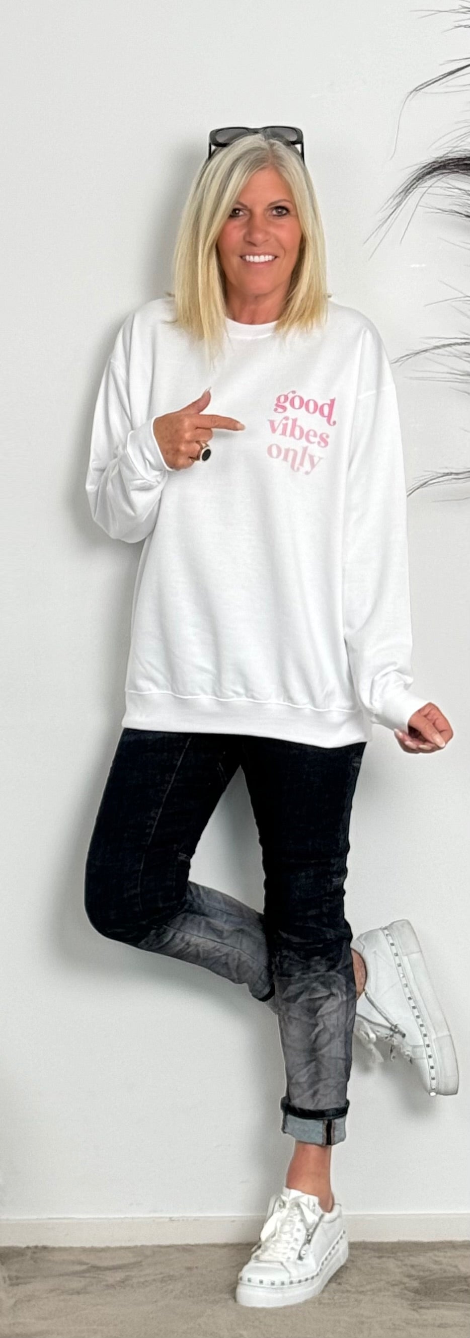 Sweatshirt "Good Vibes Only" - wit-roze