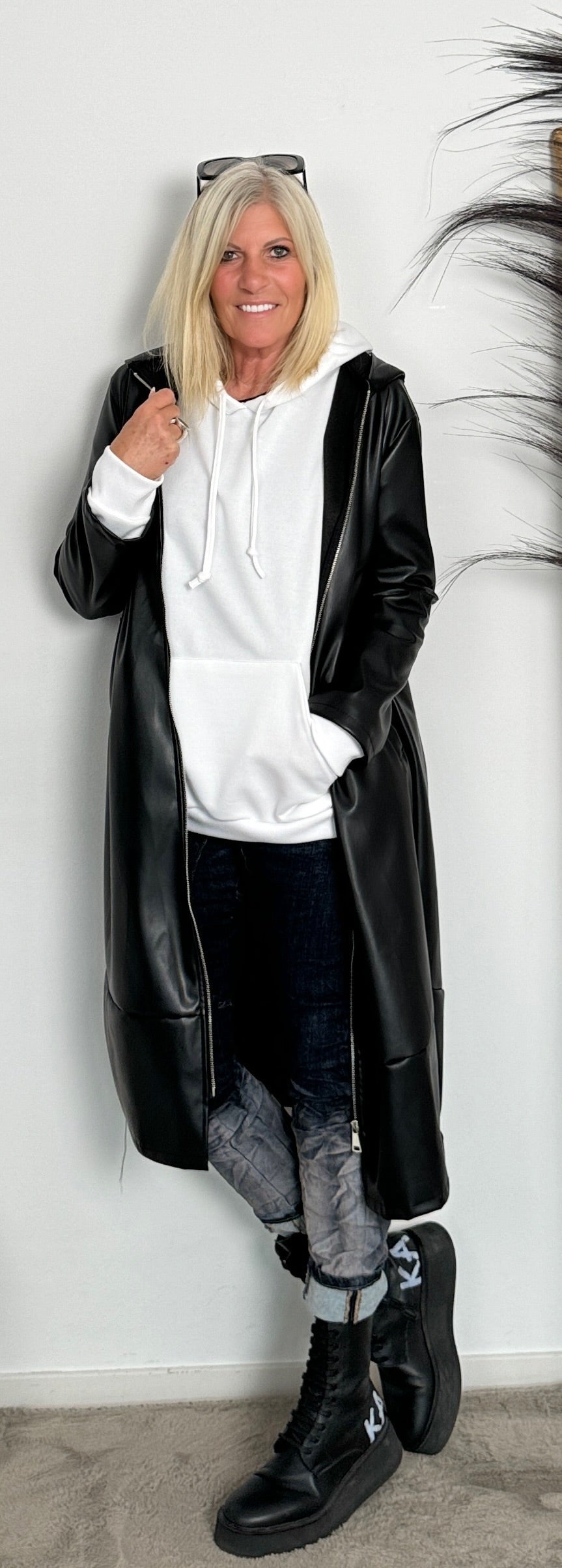 Coat with hood "Bonny" - black