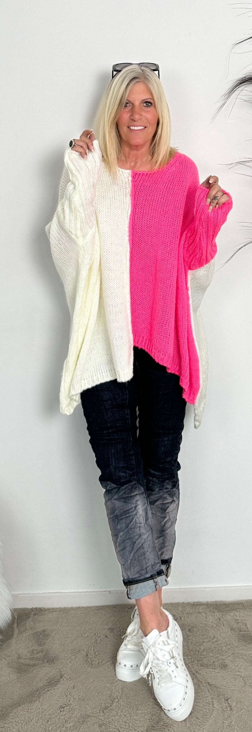 Oversized poncho sweater "Nicoletta" - neon pink-white