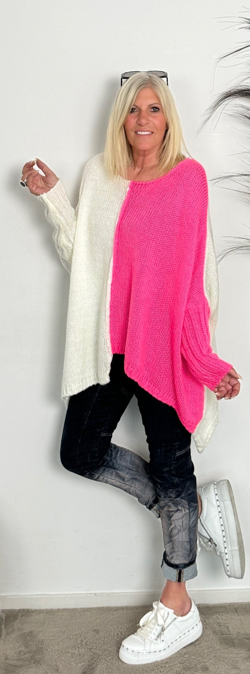 Oversized poncho sweater "Nicoletta" - neon pink-white