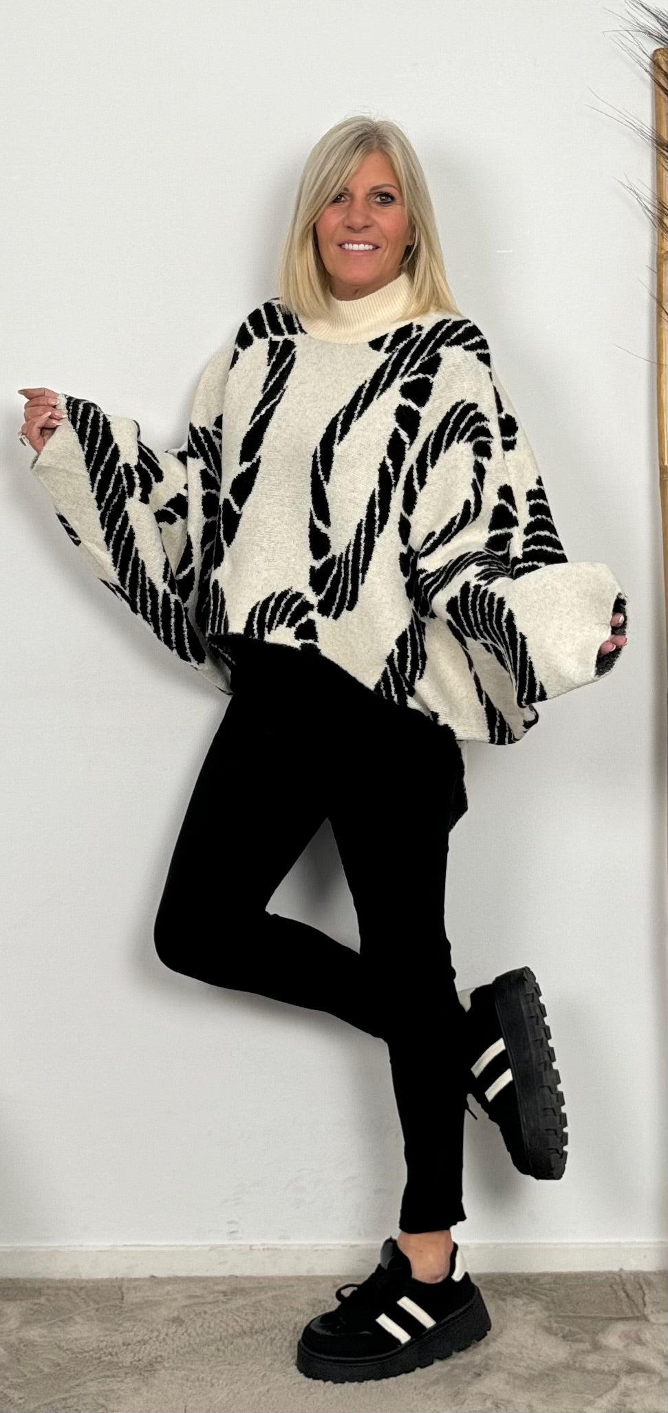 Poncho sweater "Charlotte" - off-white-black