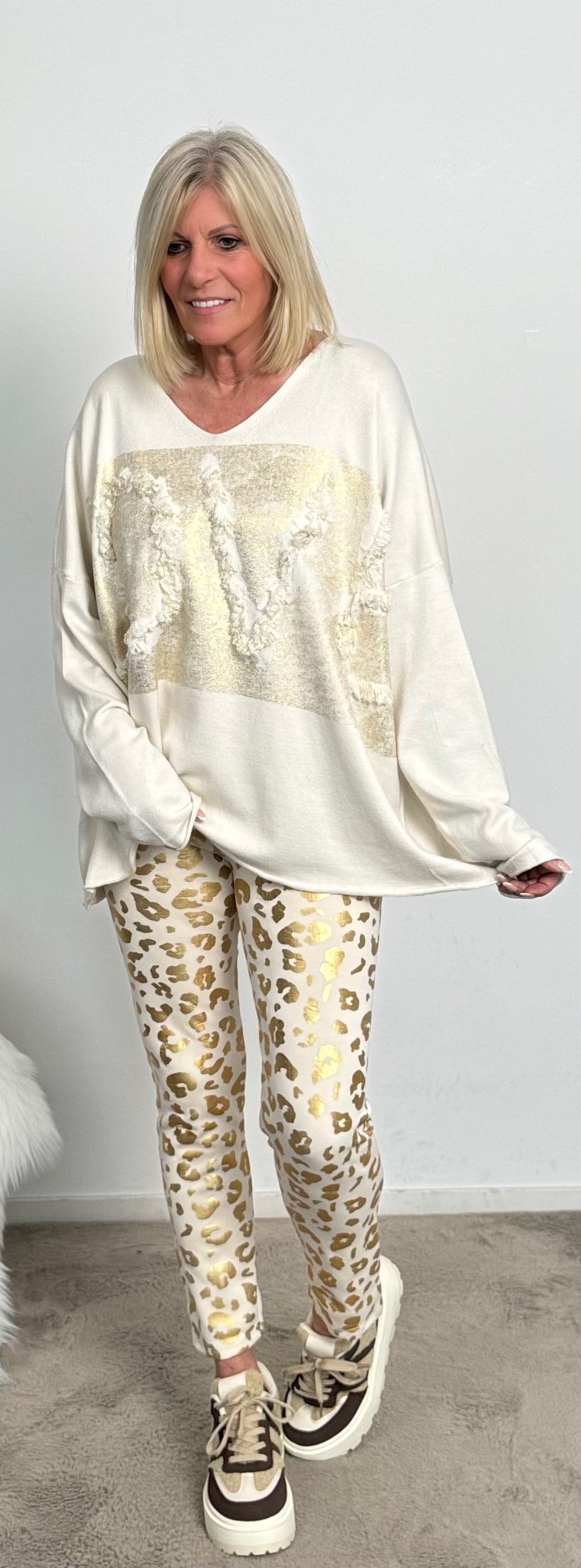 Oversized Pullover "Love" - beige-gold