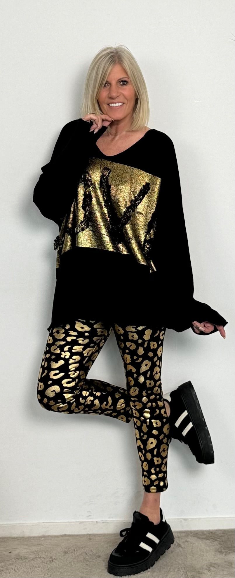 Oversized Pullover "Love" - schwarz-gold