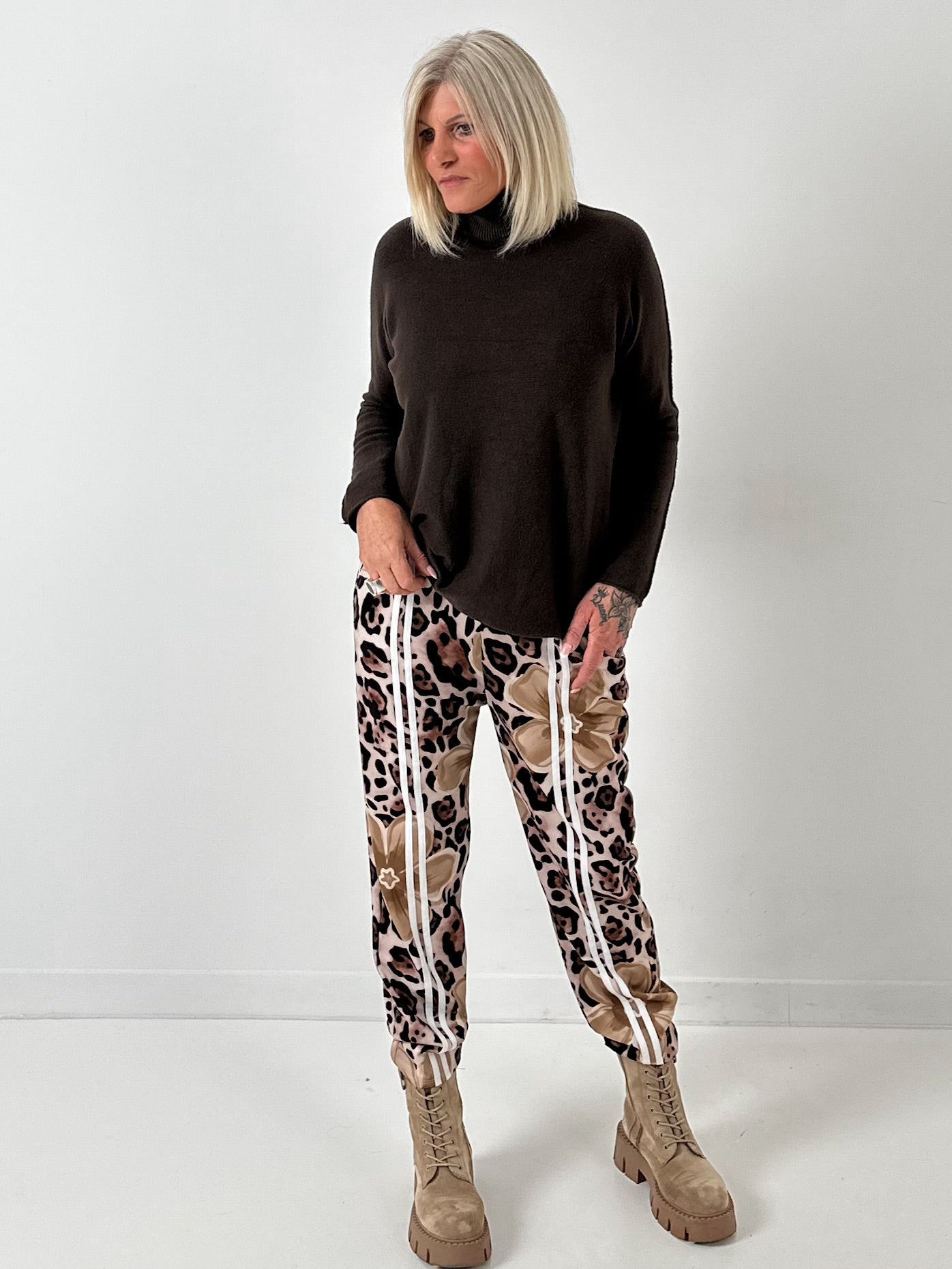 Pants model "Wild Blossom" - taupe-multicolored