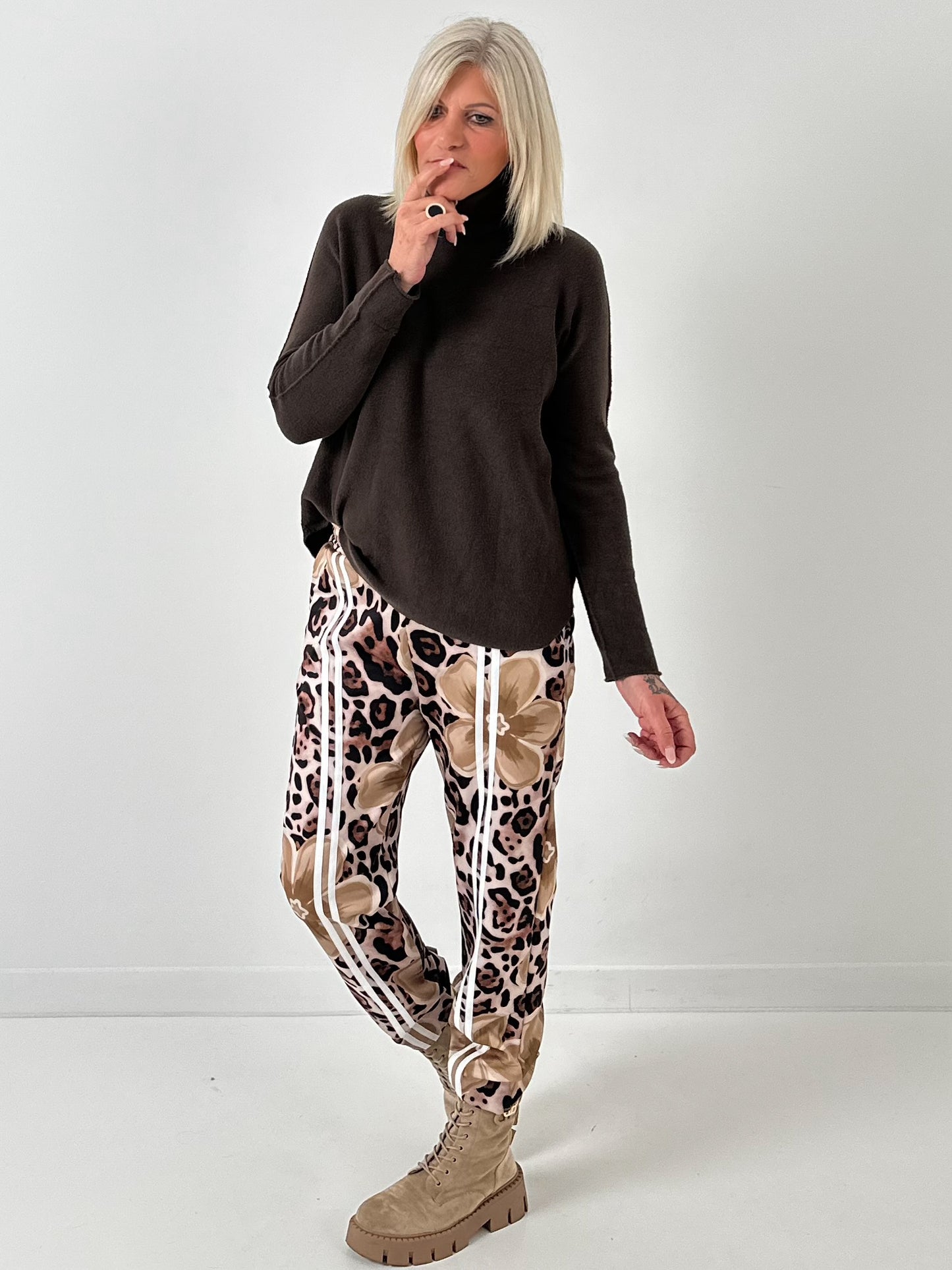 Pants model "Wild Blossom" - taupe-multicolored