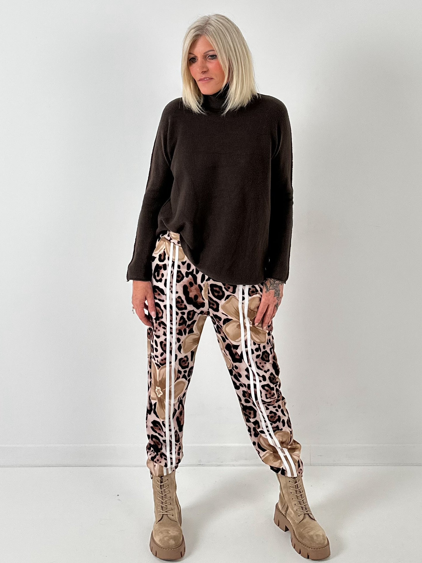 Pants model "Wild Blossom" - taupe-multicolored