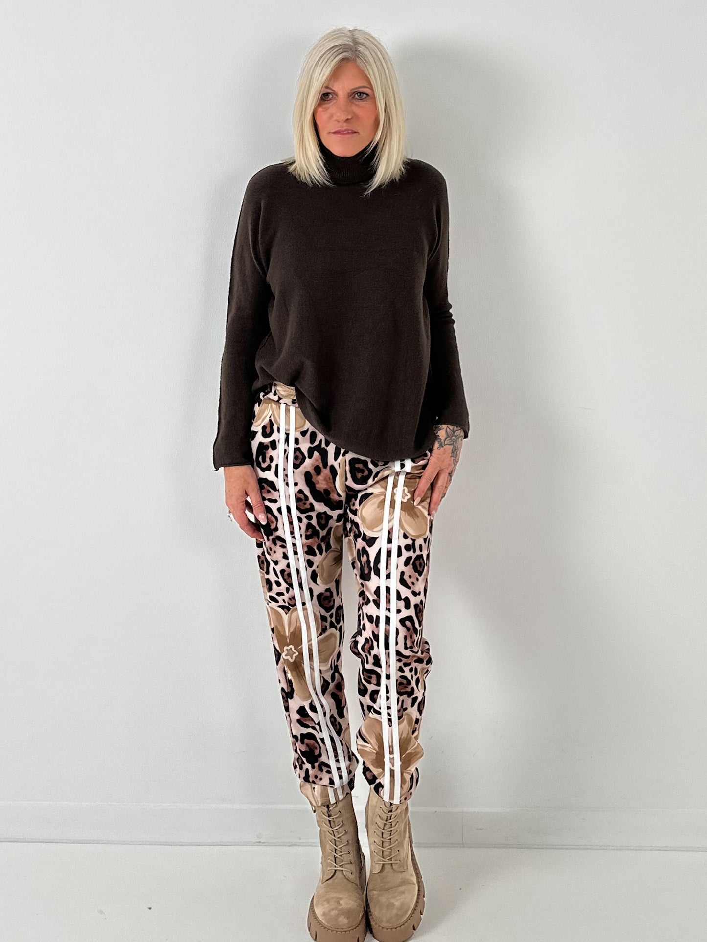 Pants model "Wild Blossom" - taupe-multicolored
