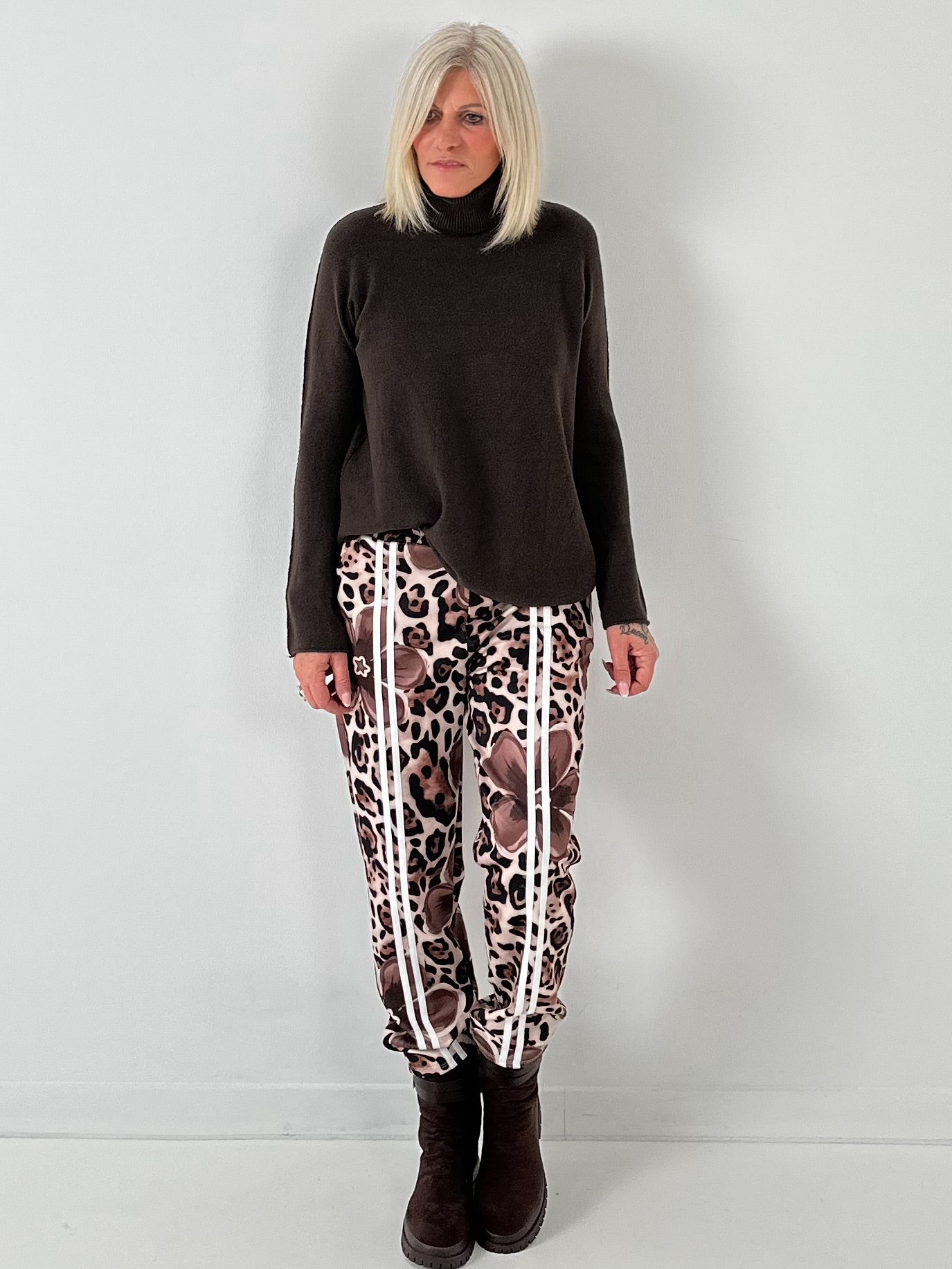 Pants model "Wild Blossom" - chocolate-multicolored