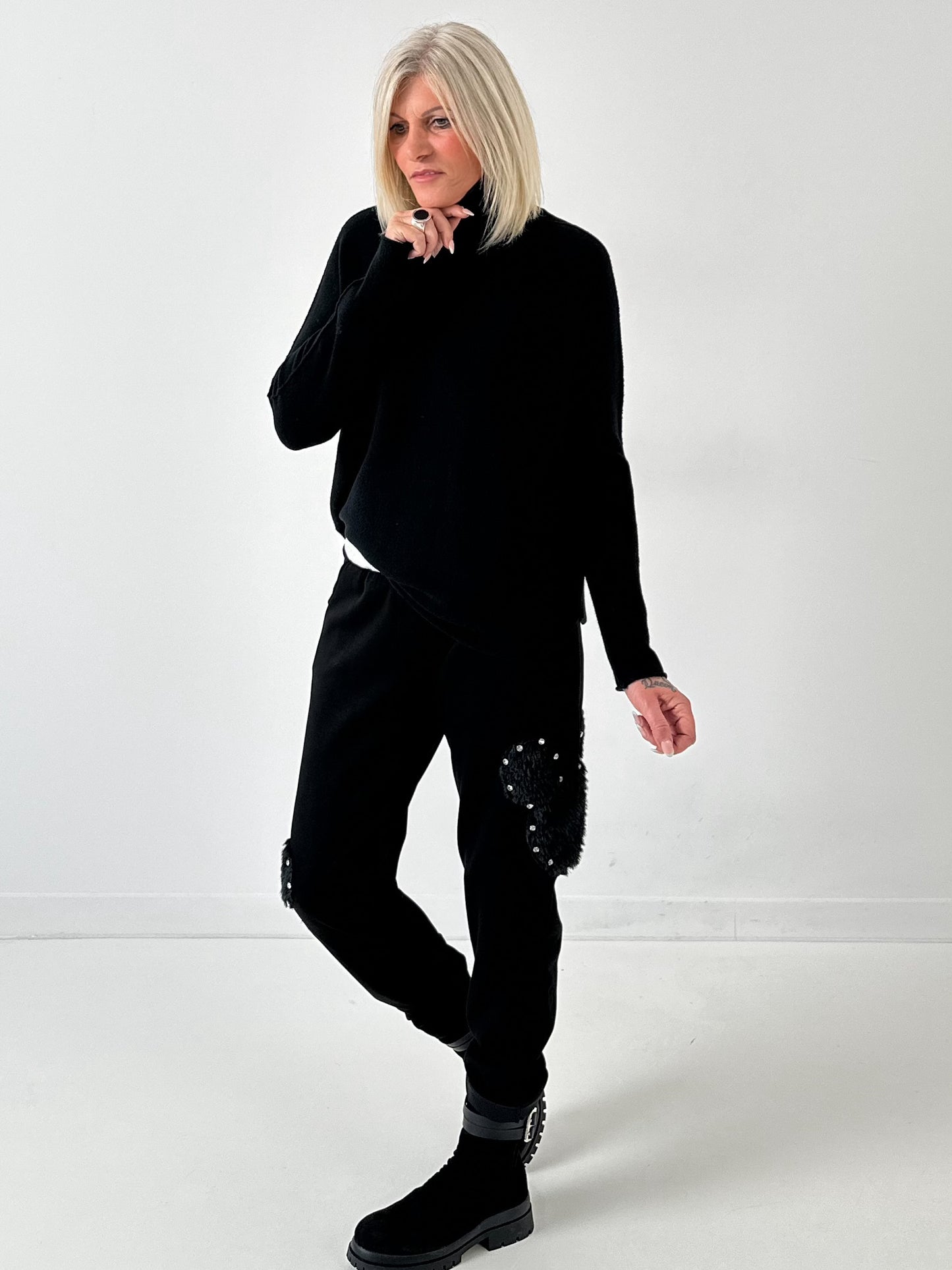 Pants model "Furry Patch" - black