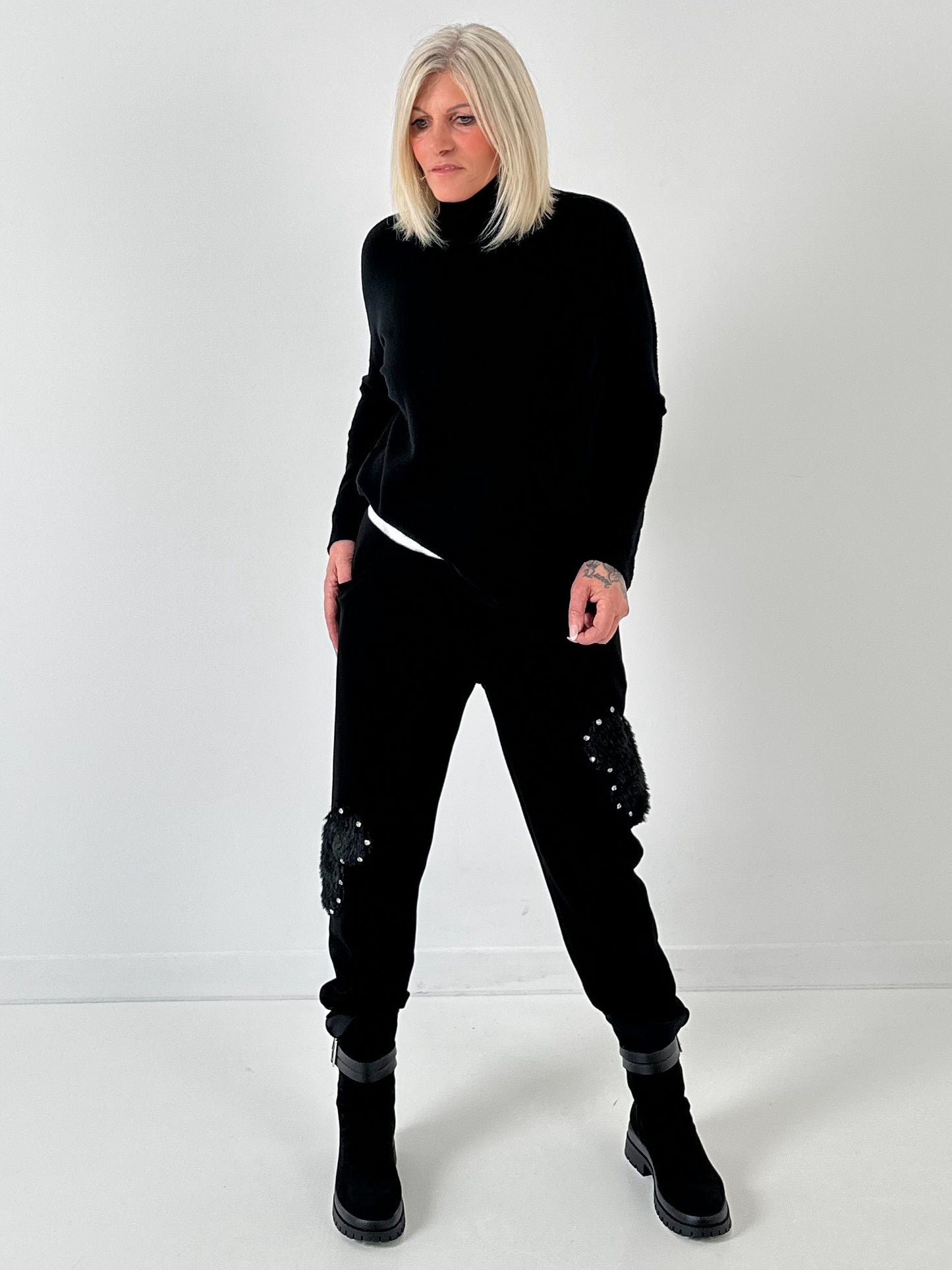 Pants model "Furry Patch" - black