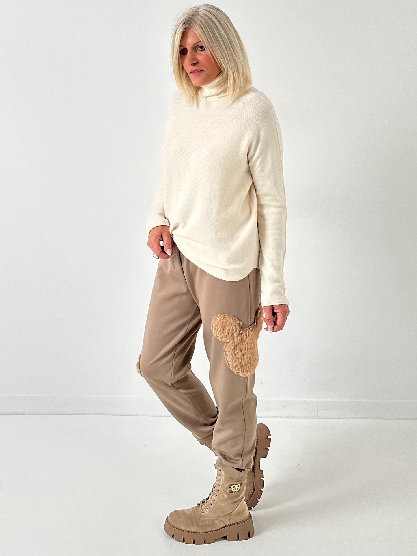 Pants model “Furry Patch” - taupe