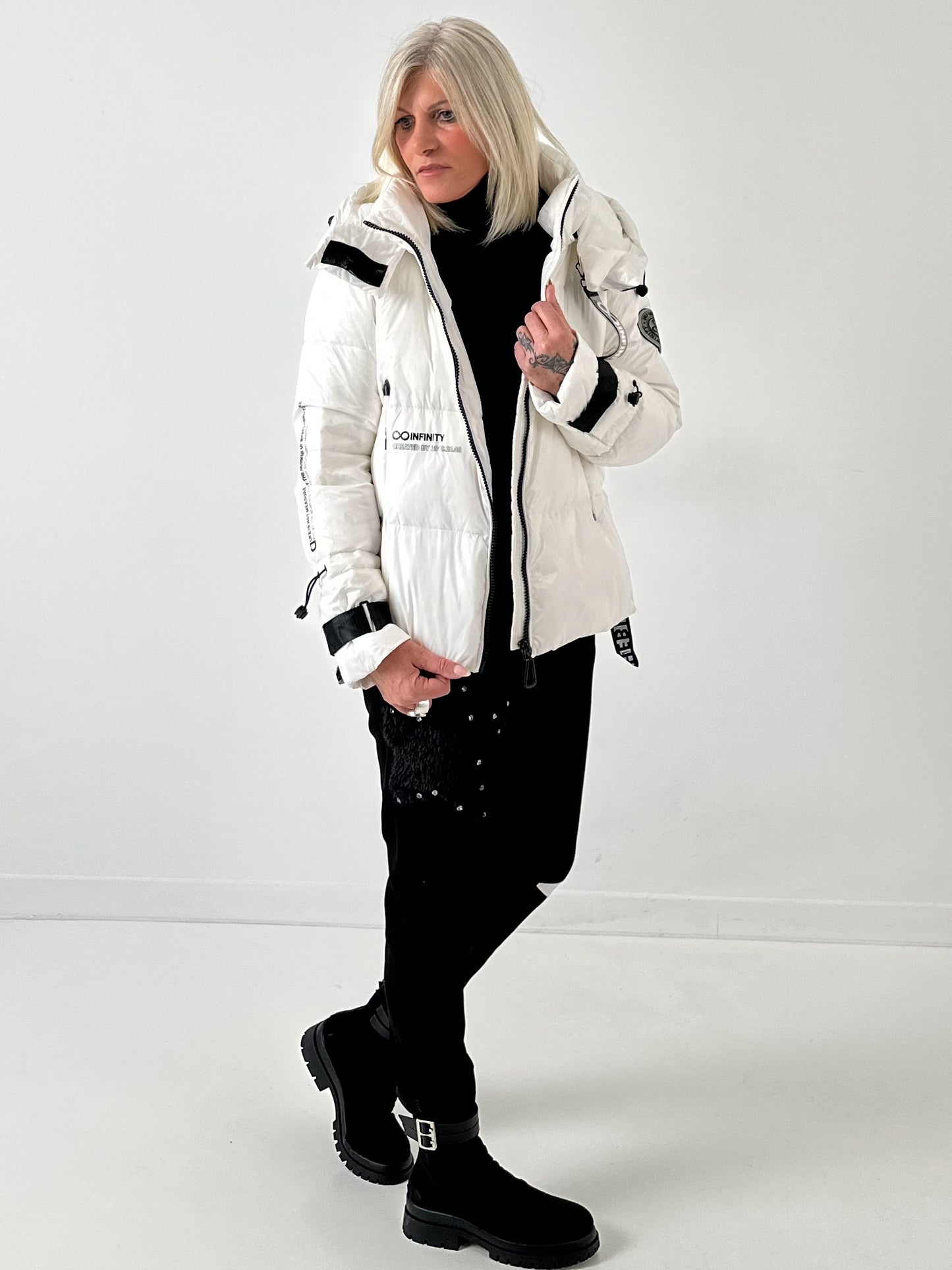 Jas model "Snowflake" - wit-zwart