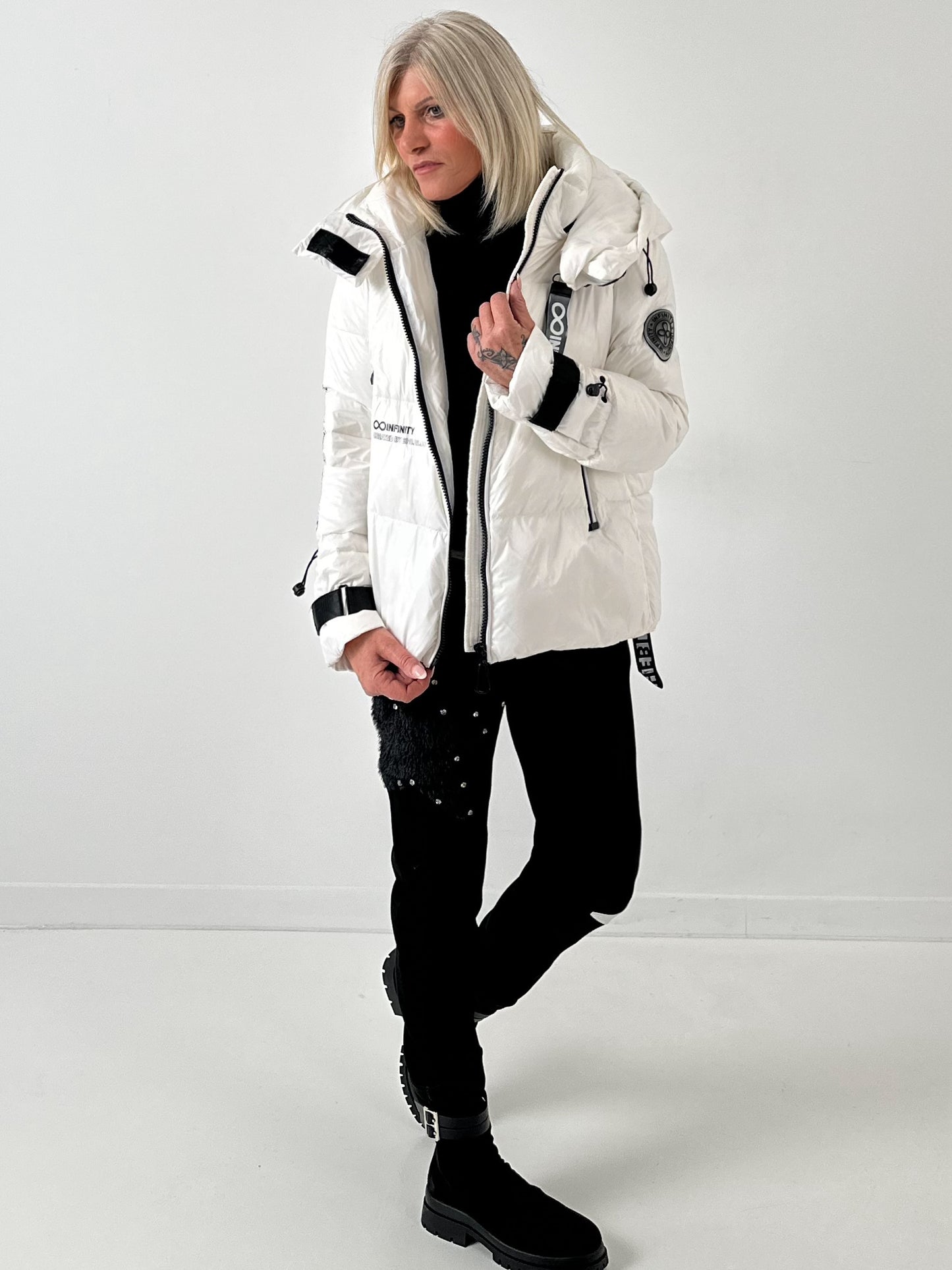 Jas model "Snowflake" - wit-zwart