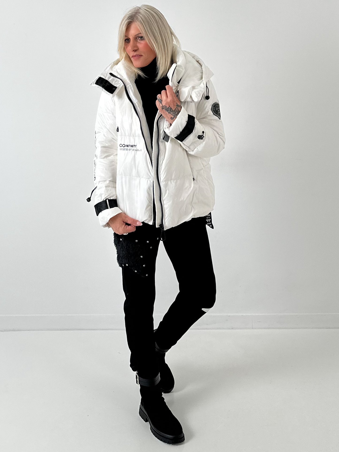 Jas model "Snowflake" - wit-zwart