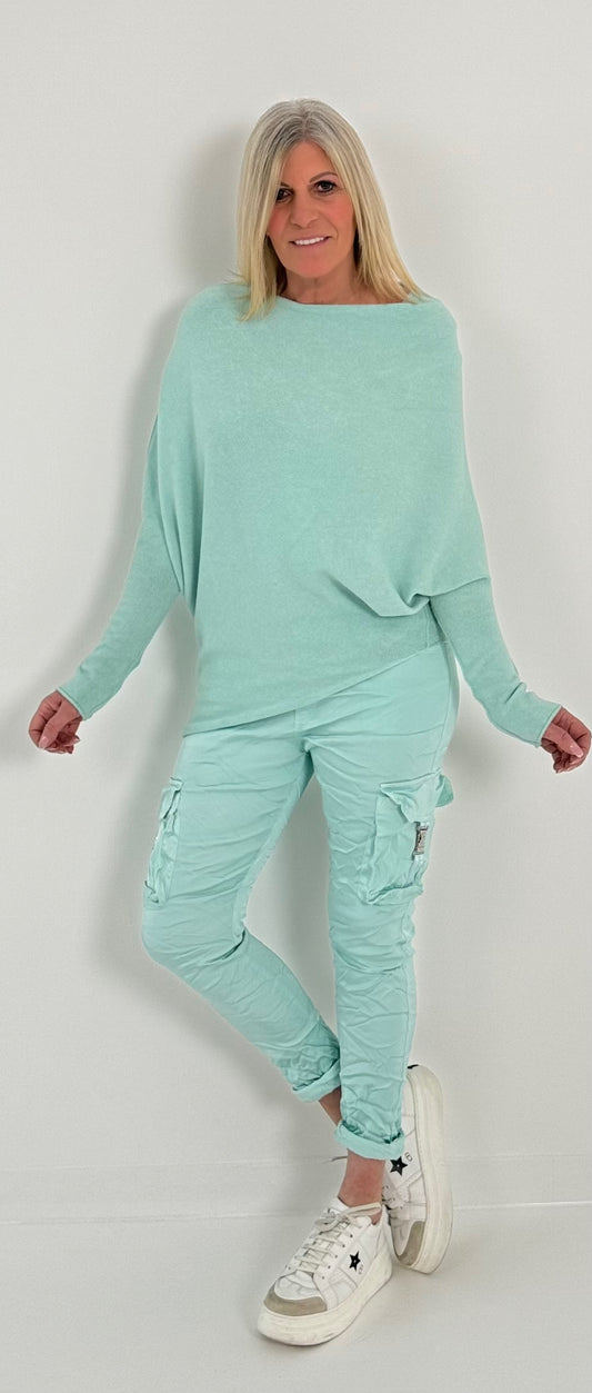 Asymmetrischer Pullover Modell "Manu" - mint