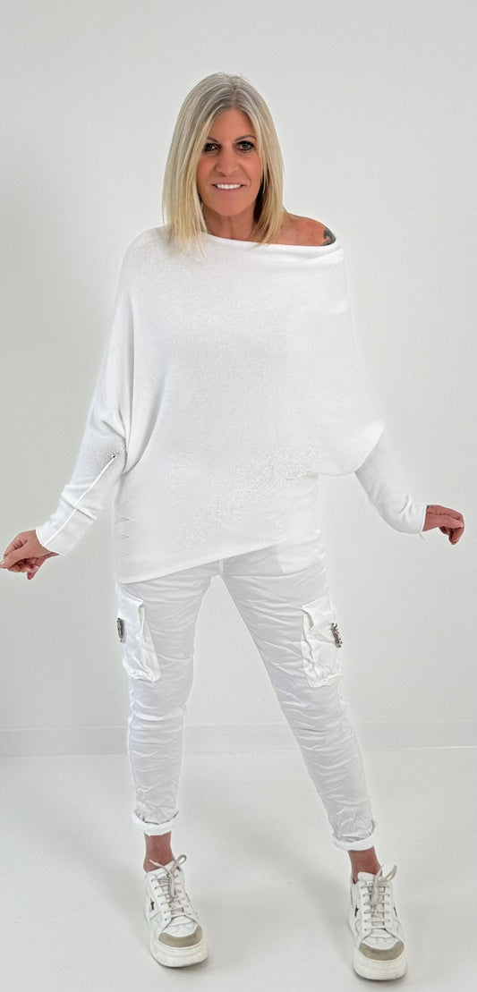 Asymmetrischer Pullover Modell "Manu" - weiss