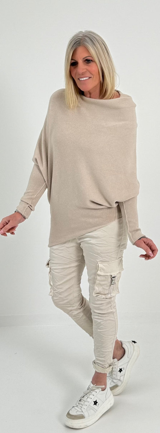 Asymmetrischer Pullover Modell "Manu" - beige