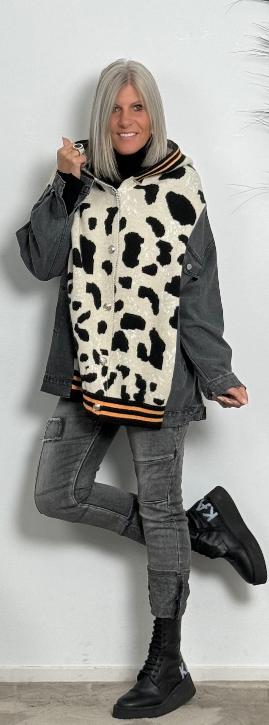 Oversized denim jacket with Leo knit insert "Joyce" - beige-leo