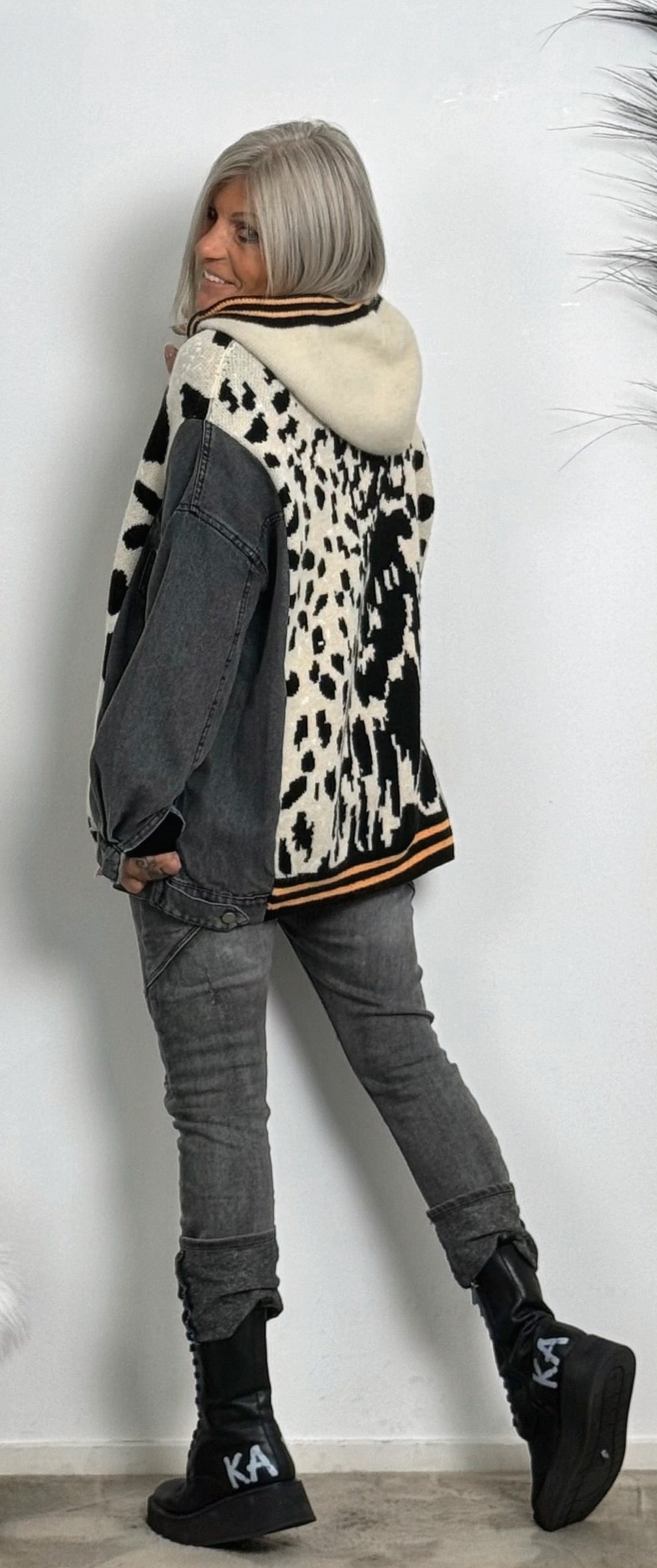 Oversized denim jacket with Leo knit insert "Joyce" - beige-leo