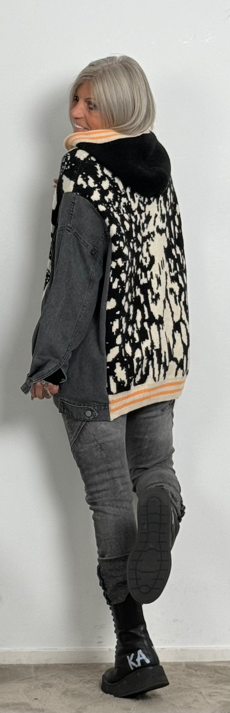 Oversized Jeansjacke mit Leo Strickeinsatz "Joyce" - schwarz-leo