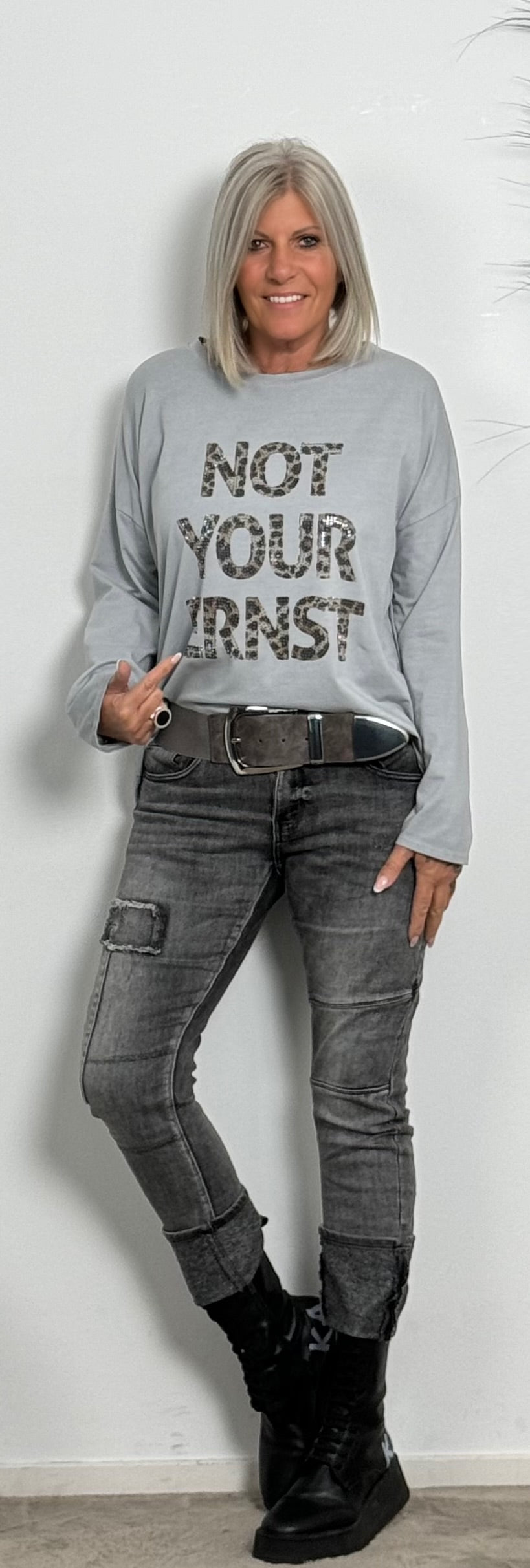 Shirt with Leo print and glitter stones "Not Your Ernst" - grey