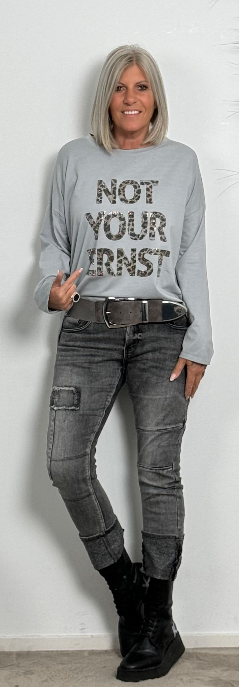 Shirt with Leo print and glitter stones "Not Your Ernst" - grey