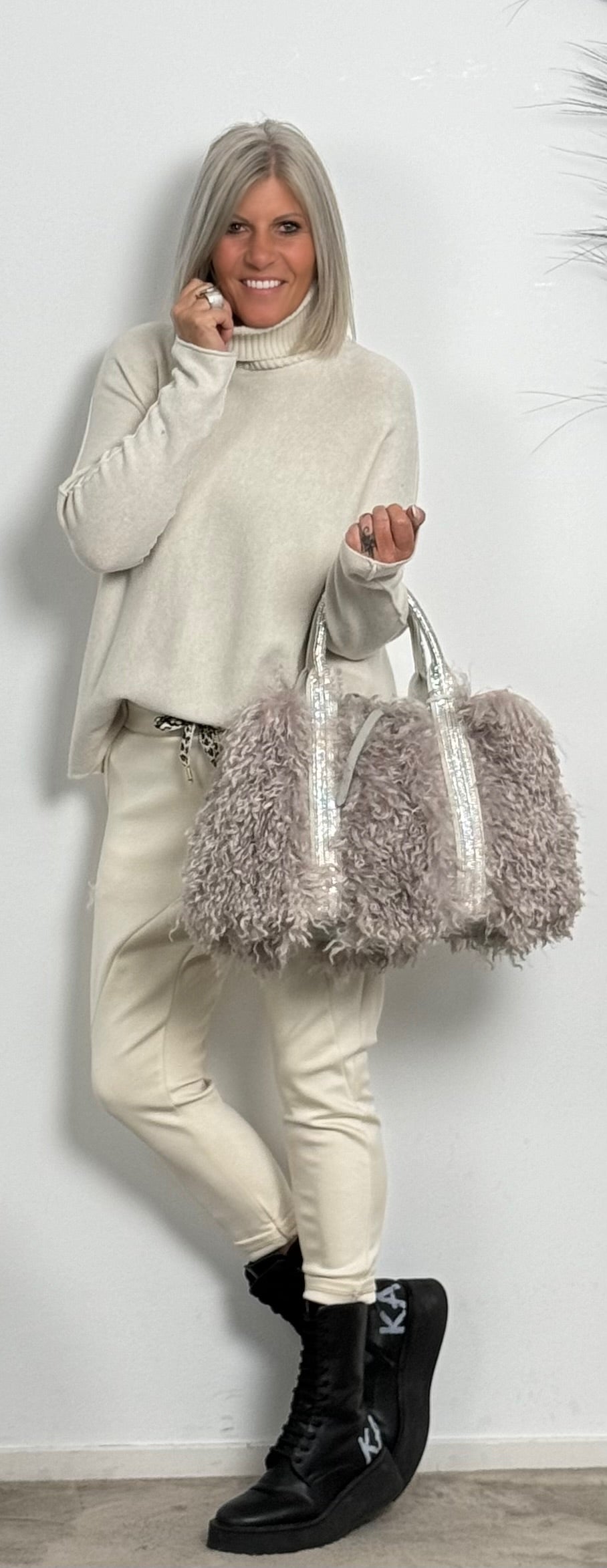 Fur bag "Juna" - light grey