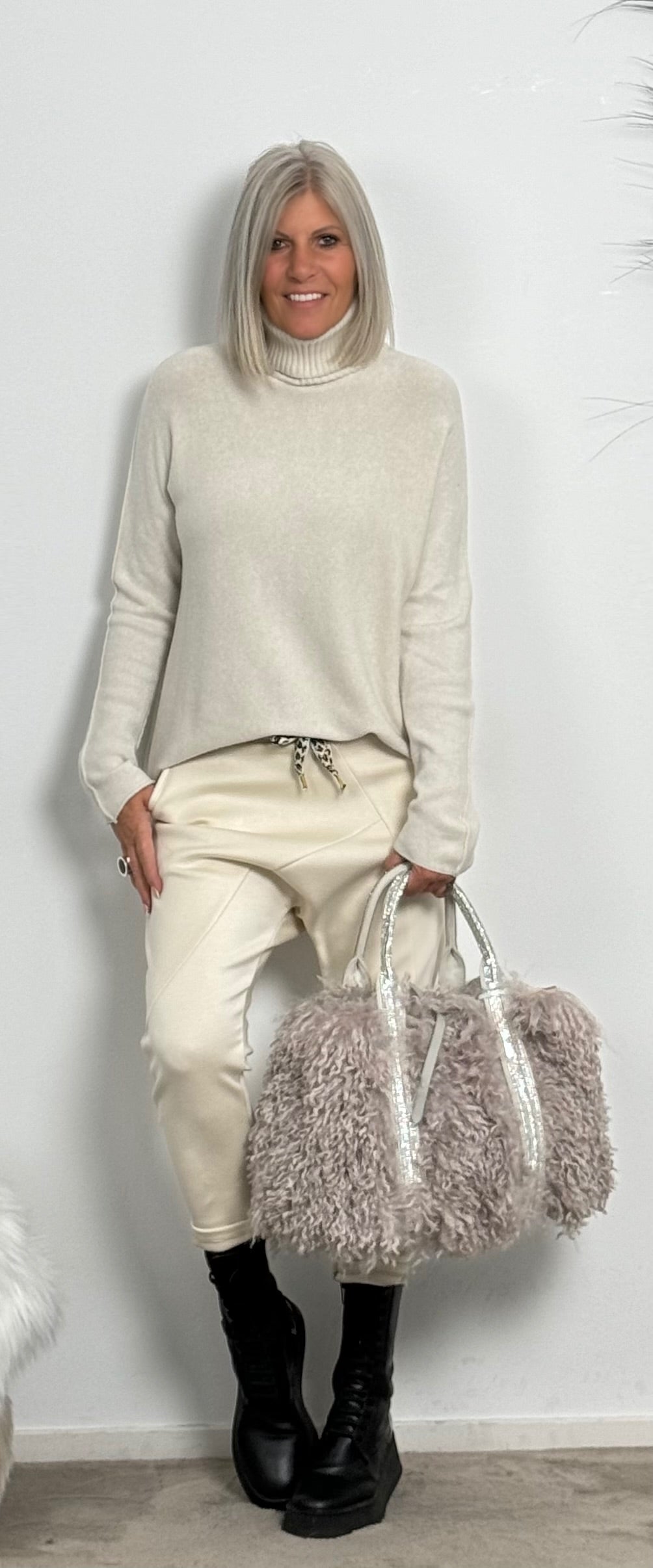 Fur bag "Juna" - light grey