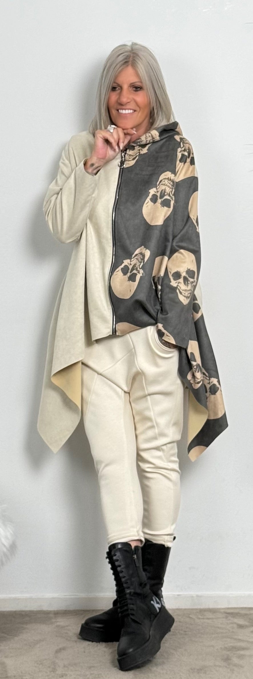 Hoodie Jacke mit Reißverschluss "Skull" - grau-beige