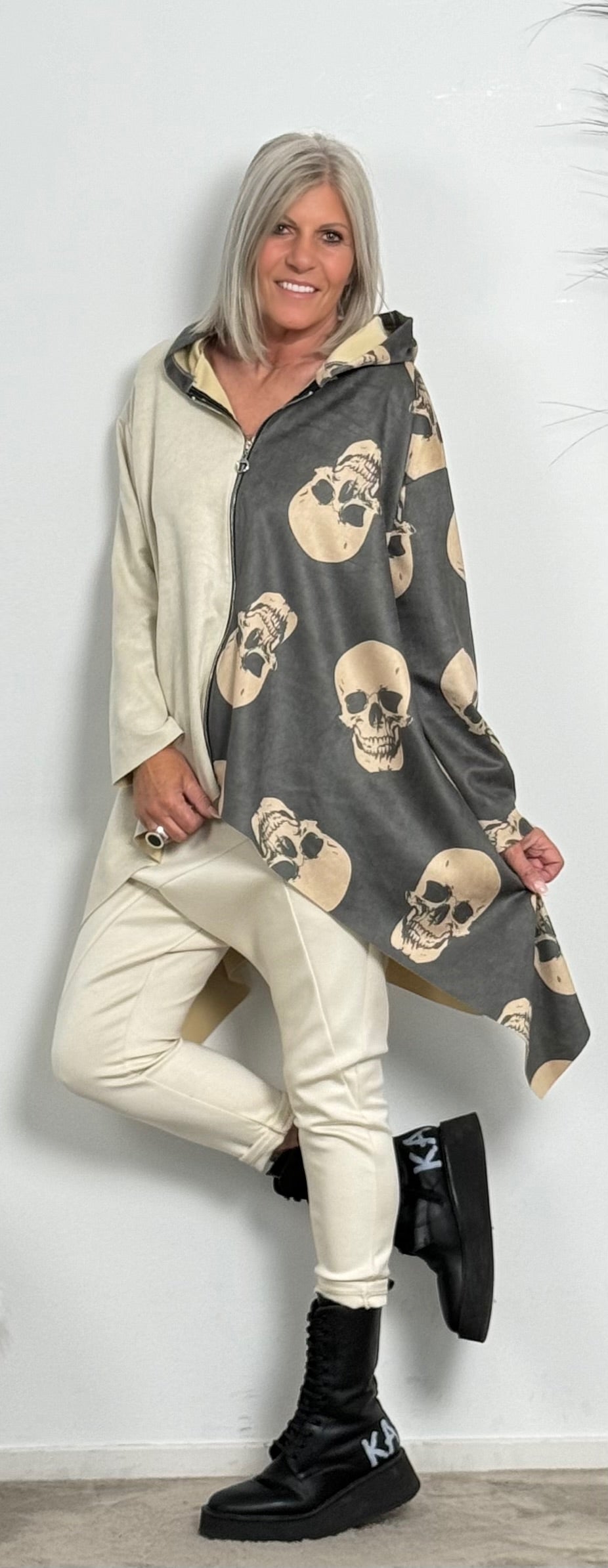 Hoodie Jacke mit Reißverschluss "Skull" - grau-beige