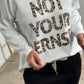 Shirt mit Leo Druck und Glitzersteinchen "Not Your Ernst" - weiss