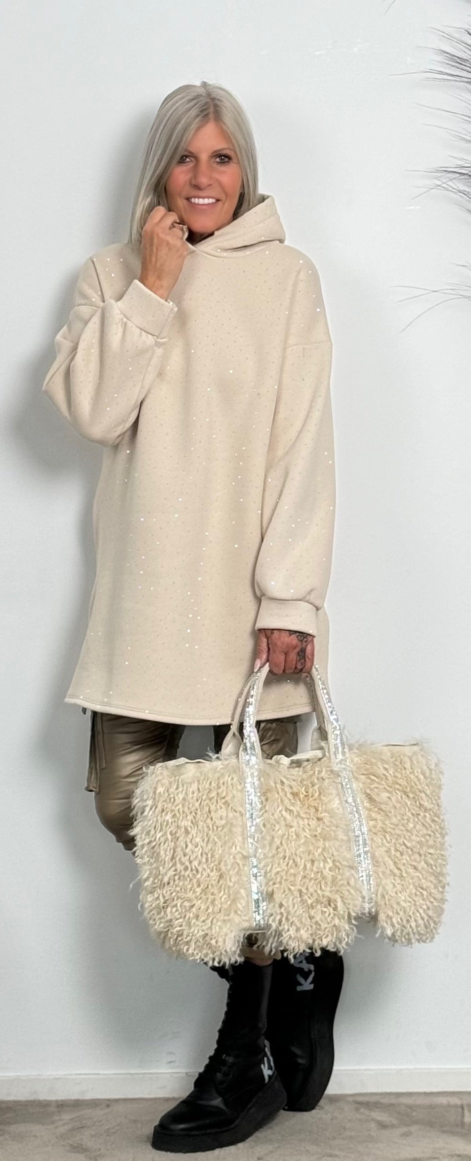 Long Hoodie mit Glitzersteinchen allover "Mel" - beige