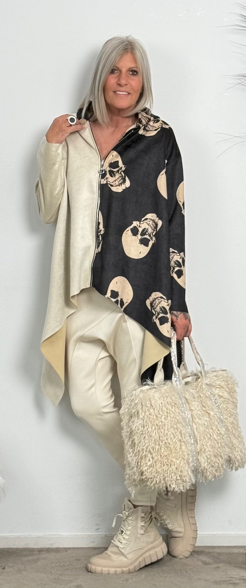 Hoodie Jacke mit Reißverschluss "Skull" - schwarz-beige