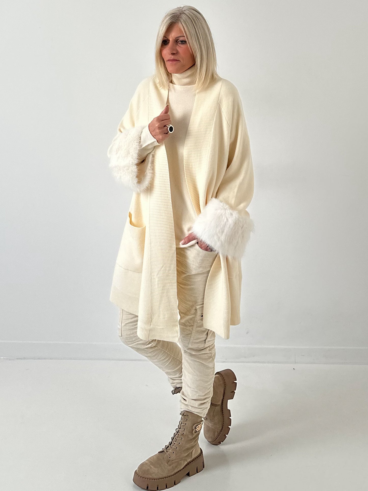 Elegante cardigan met bontrand model "Furry Touch" - ecru