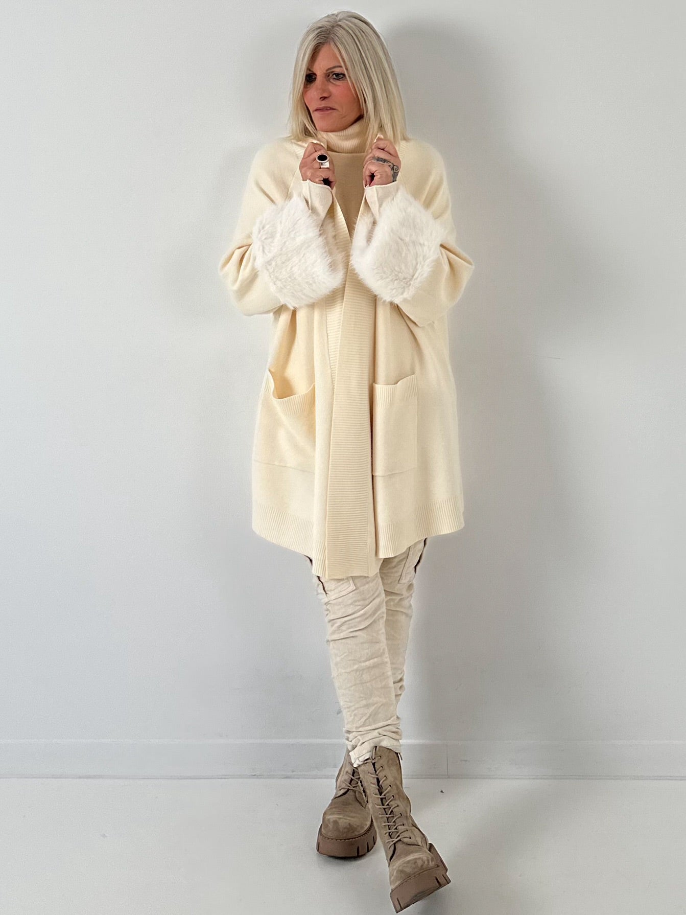 Elegante cardigan met bontrand model "Furry Touch" - ecru