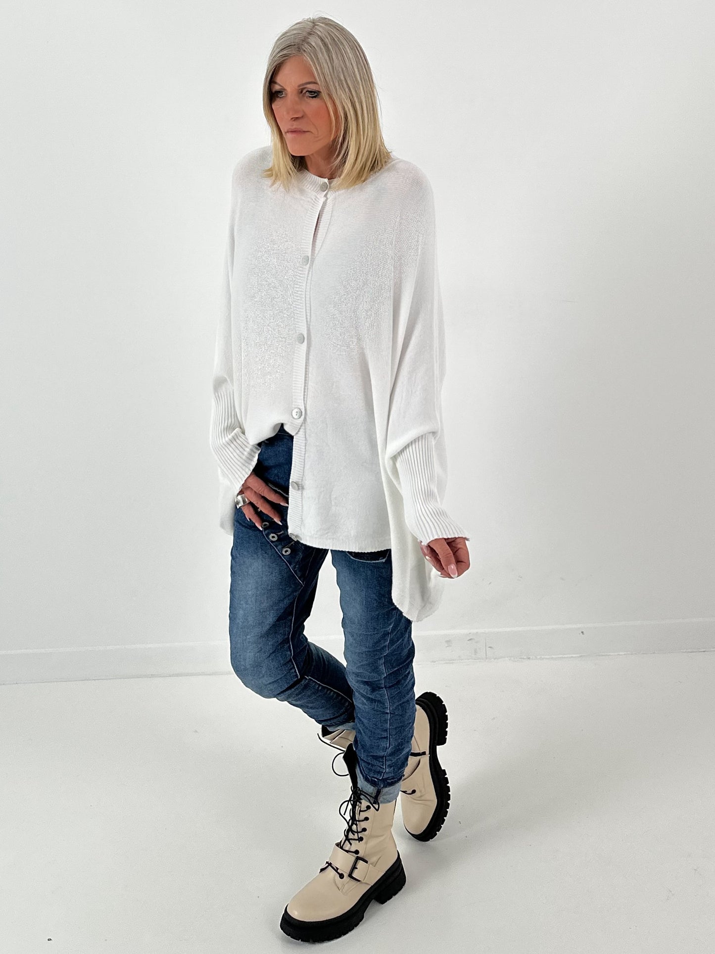 Oversized vest model "Slender Sleeve" - ​​​​wit