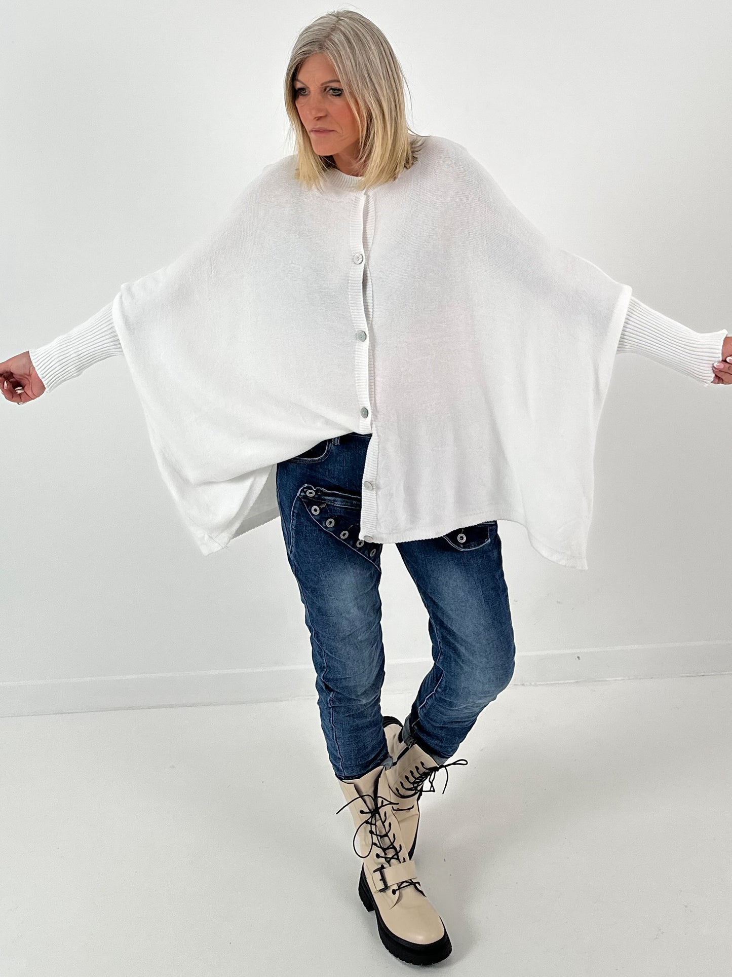 Oversized vest model "Slender Sleeve" - ​​​​wit