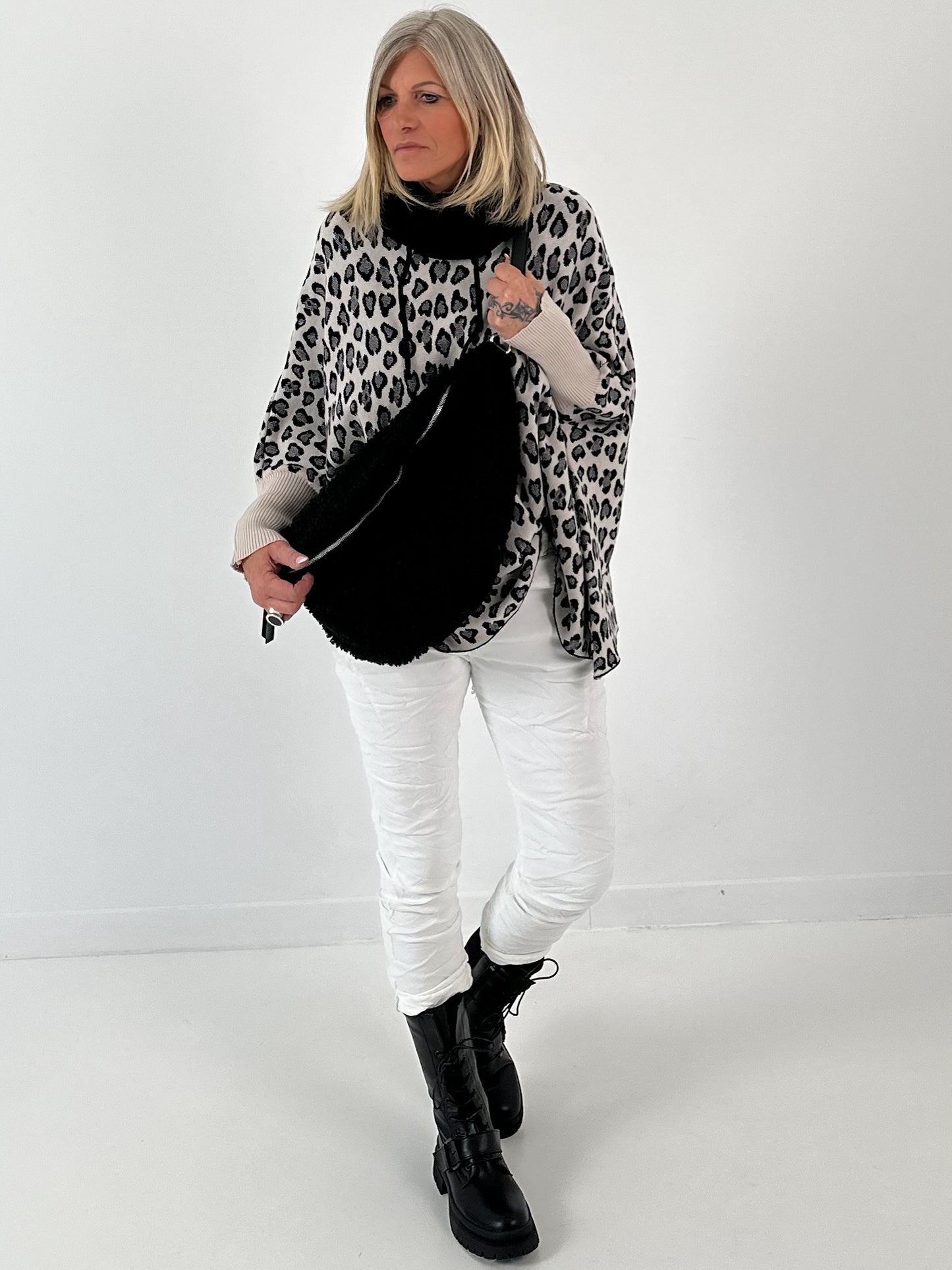 Crossbody bag model "Joell" - black