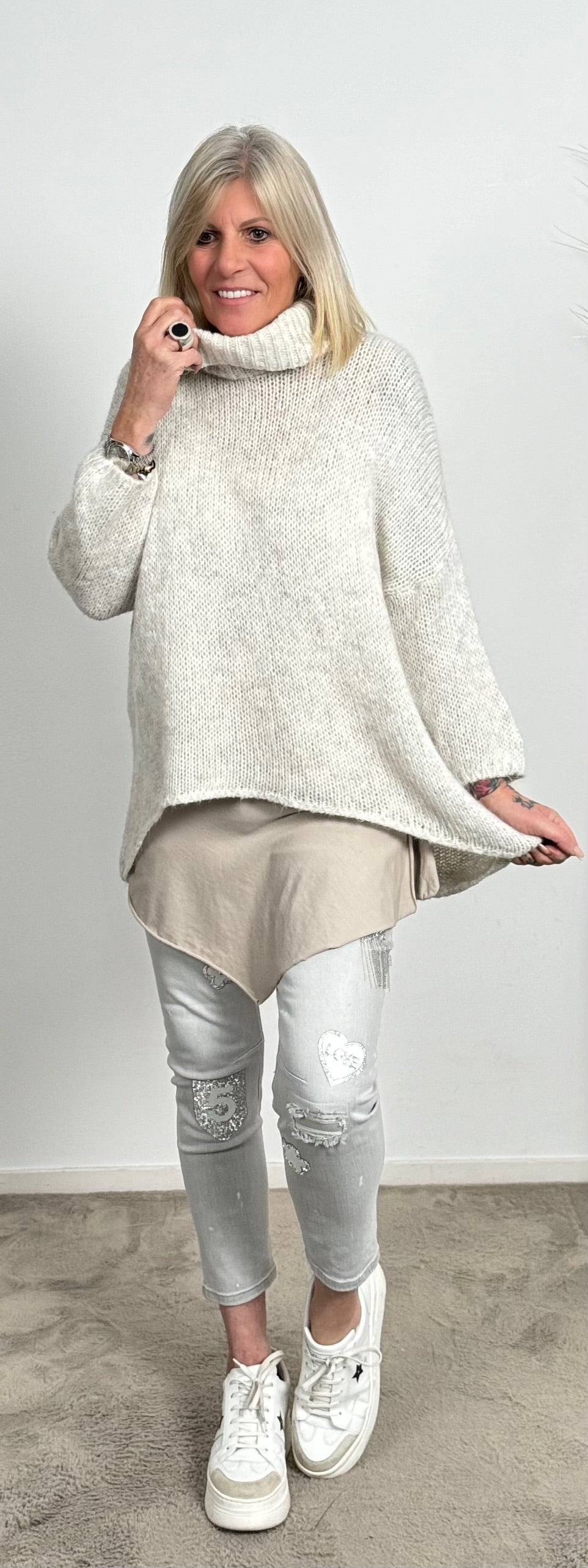 Sweater model name "Jenny" - beige