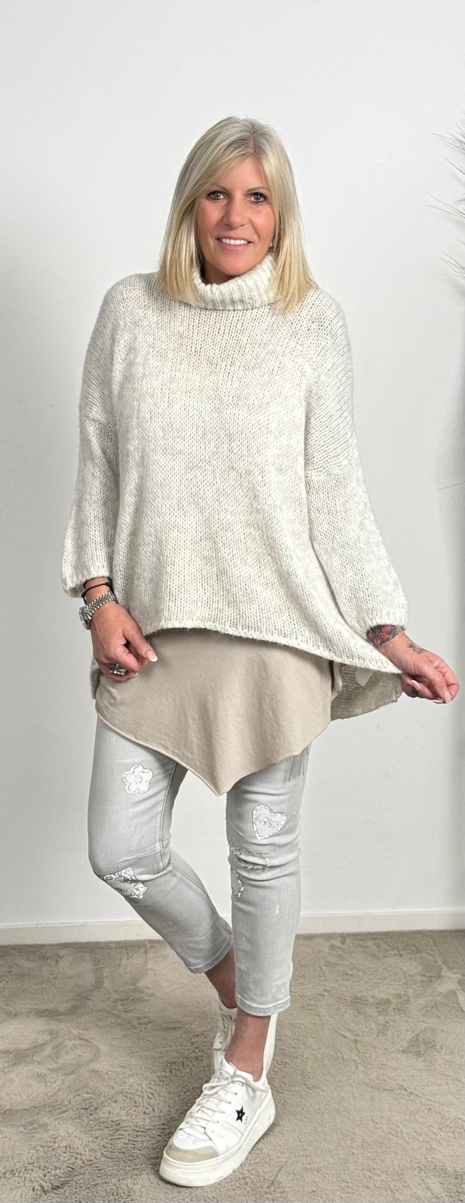 Sweater model name "Jenny" - beige